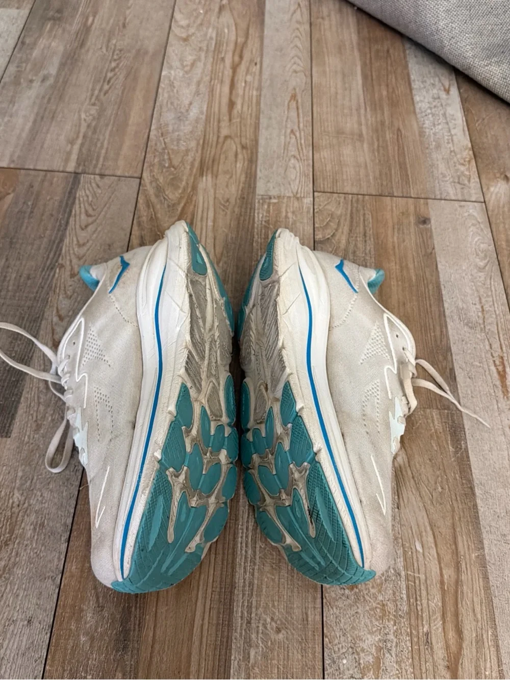 Hoka Clifton 10 Men's Size 10.5 Wide 2E White Skyward Blue 1162032